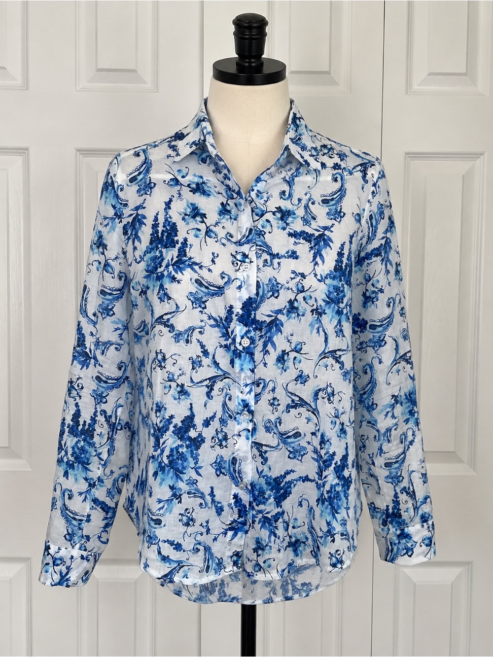Astrid Italy Blue & White
Floral Paisley 100% Cotton Button Front Blouse Medium